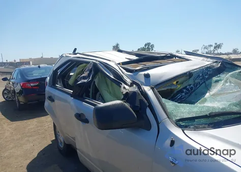 2008 Ford Escape Xlt z USA, uszkodzony, nr VIN 1FMCU03Z08KA81945